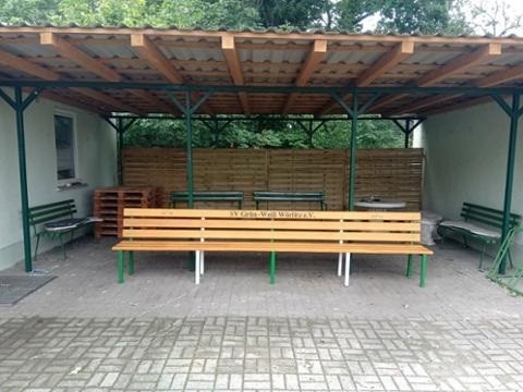 Wörlitzer Fußballer richten sich eine Sitzlounge ein