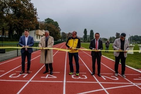 Tartanbahn im Arthur-Lambert-Stadion ist saniert. TSG Wittenberg schafft mit der