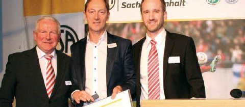 Fußballverband zeichnet Dessauer Sportdirektor Hirsch aus